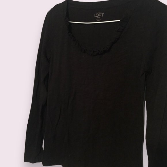 🔥LAST CHANCE! 5 for $15 LOFT Black Ruffle Scoop Neck Long-Sleeve Top XXSP - Picture 2 of 5